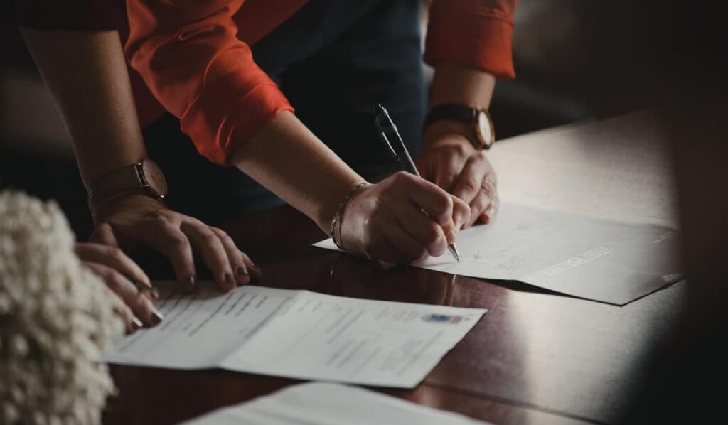 Bail commercial cabinet hermes