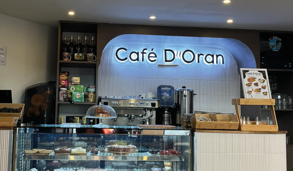 café d'oran installé par le groupe cabinet hermes